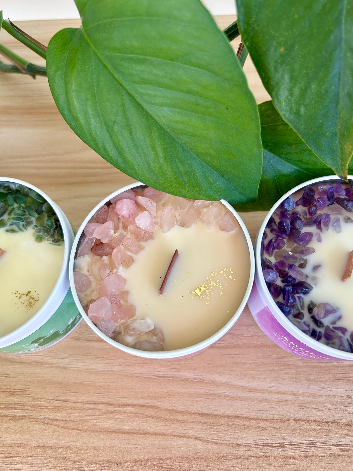 The Natural Experience Soy wax candles with gemstones Pink